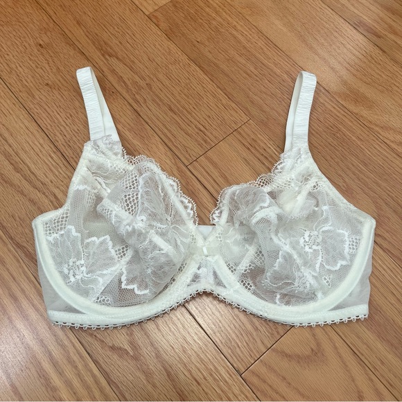 Wacoal White Lace Bra - Picture 3 of 10